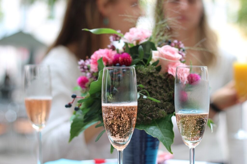 sparkling wine, wedding, glasses-939876.jpg